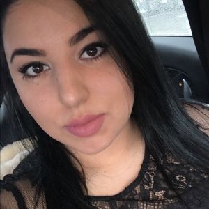 Meet your Posher, Elina